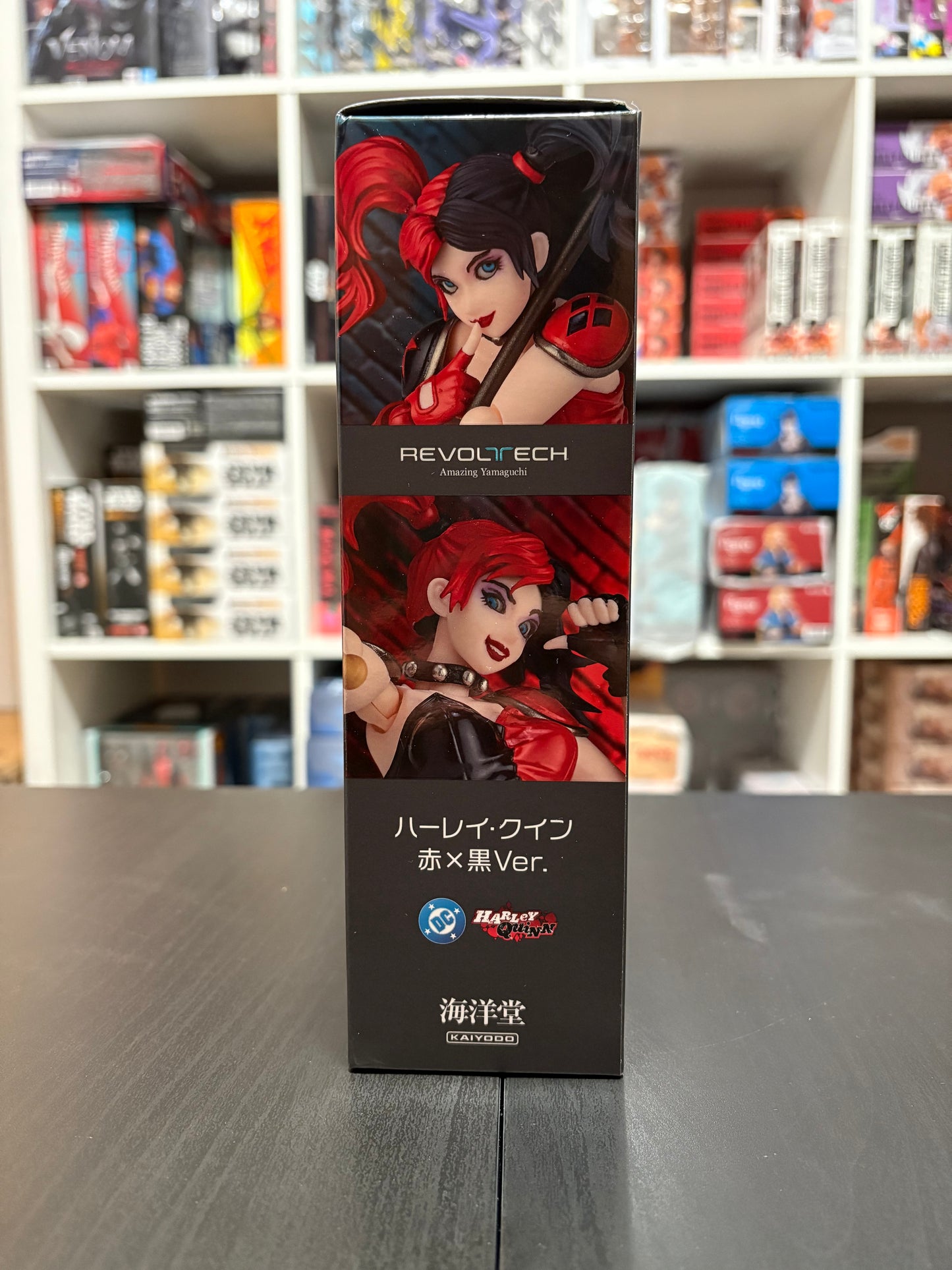 Revoltech Amazing Yamaguchi Harley Quinn Red x Black Ver. with Limited Bonus Winking/Bubblegum Face