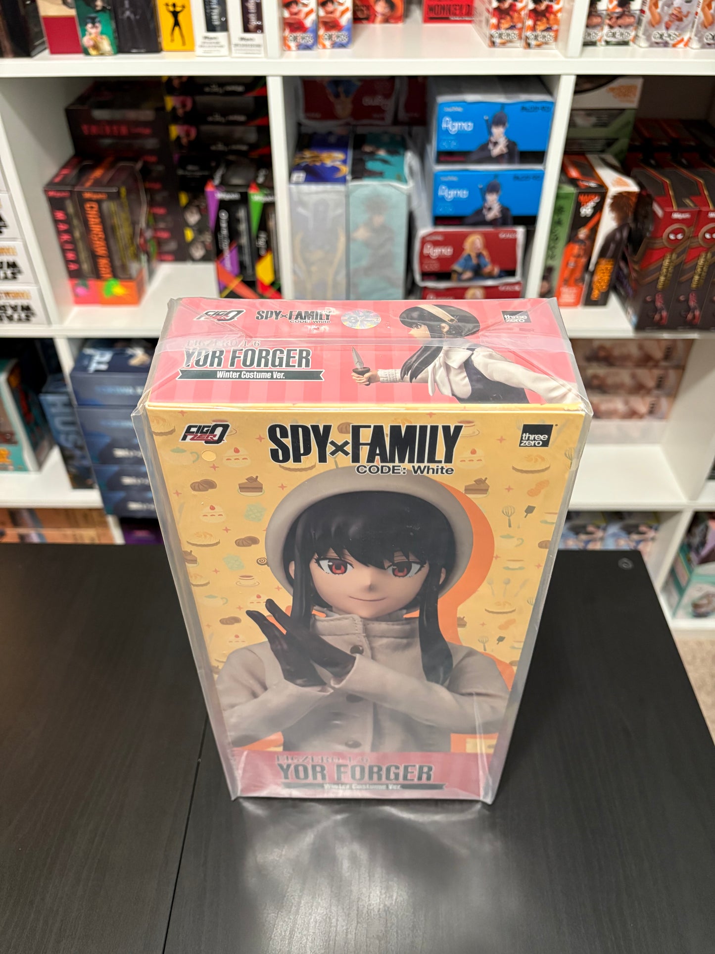 Spy x Family Code: White Yor Forger Winter Costume Version 1:6 Scale FigZero by
Threezero