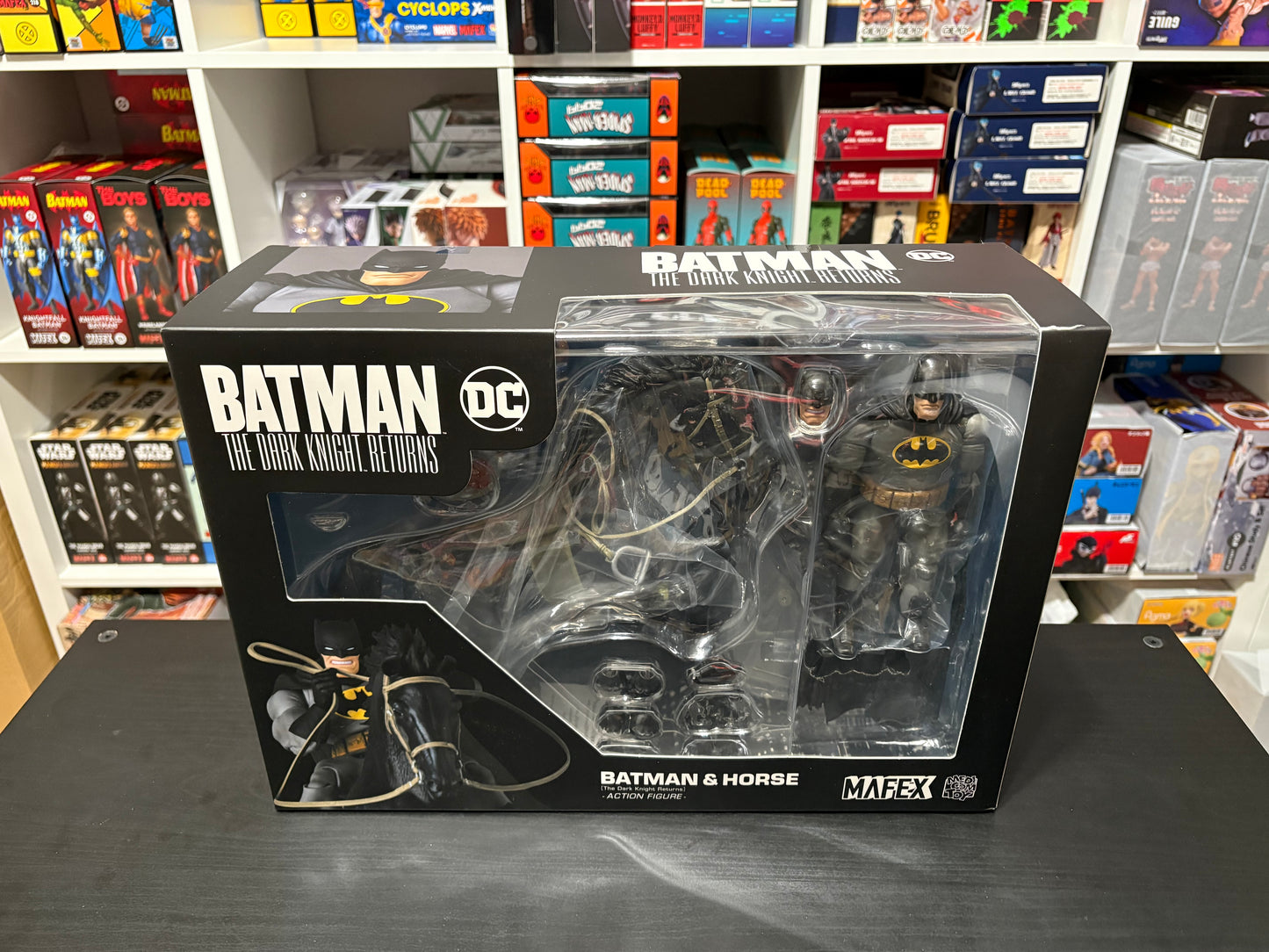 MAFEX No.205 Batman: The Dark Knight Returns Batman & Horse by Medicom