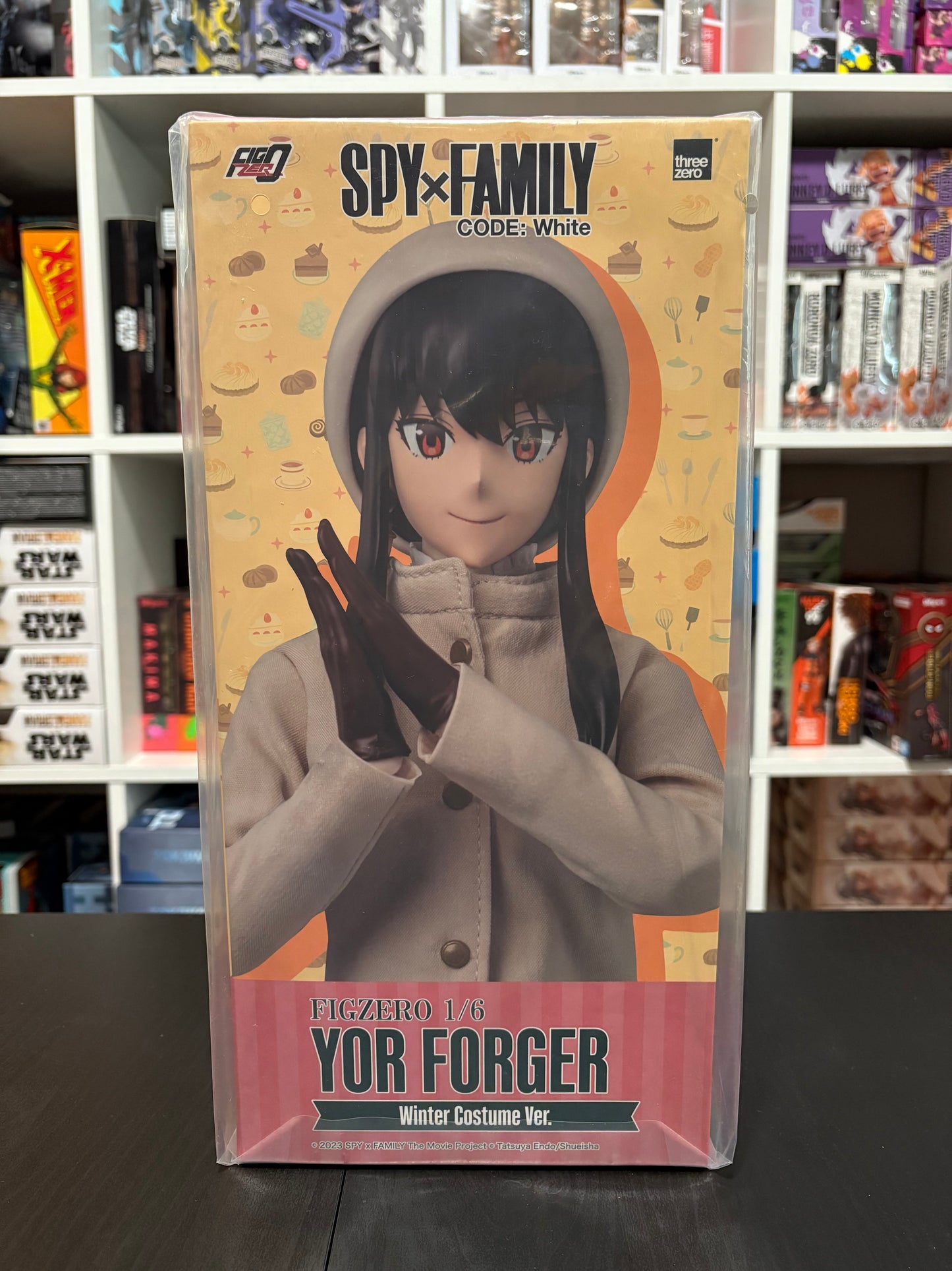 Spy x Family Code: White Yor Forger Winter Costume Version 1:6 Scale FigZero by
Threezero