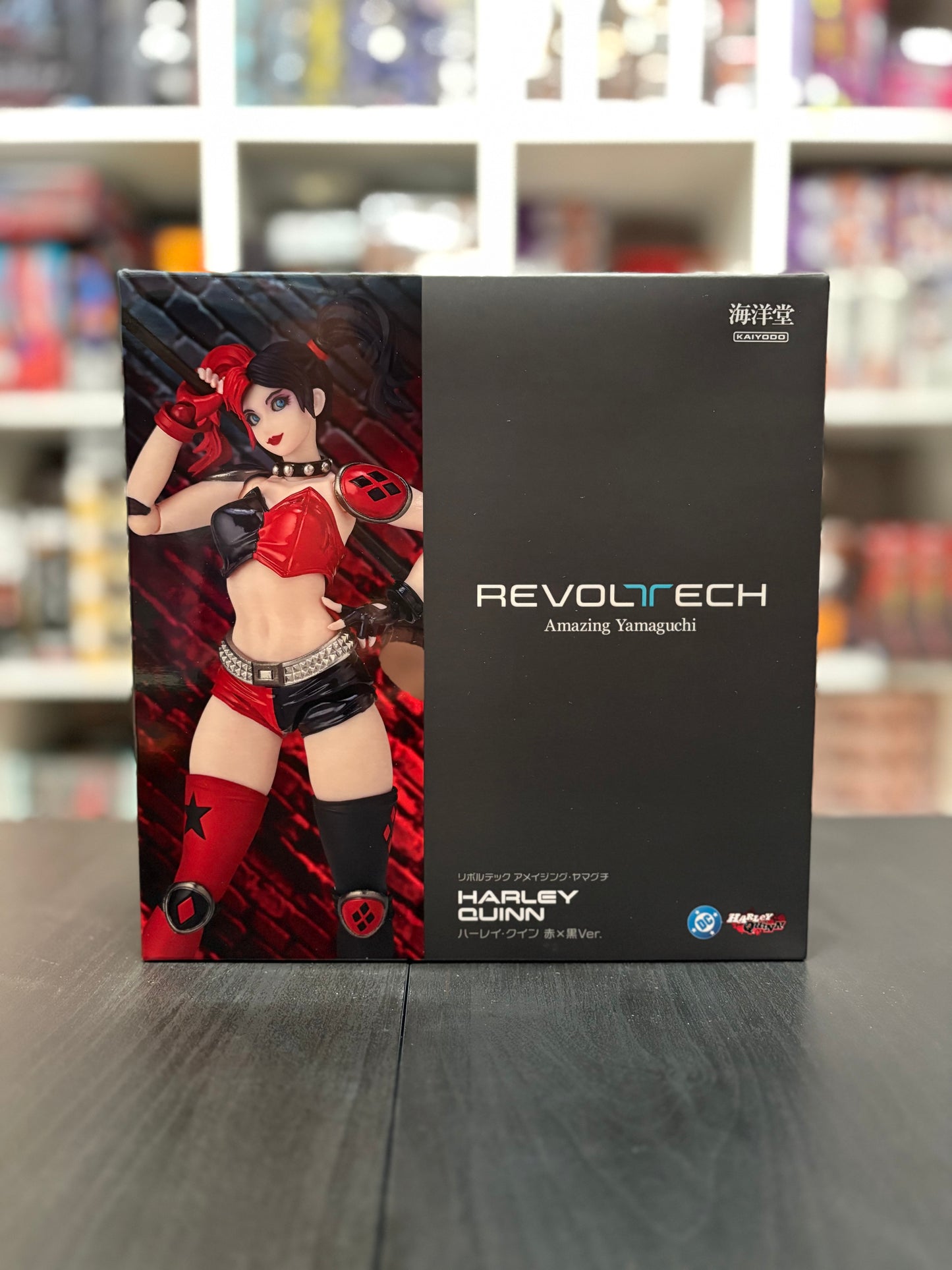 Revoltech Amazing Yamaguchi Harley Quinn Red x Black Ver. with Limited Bonus Winking/Bubblegum Face