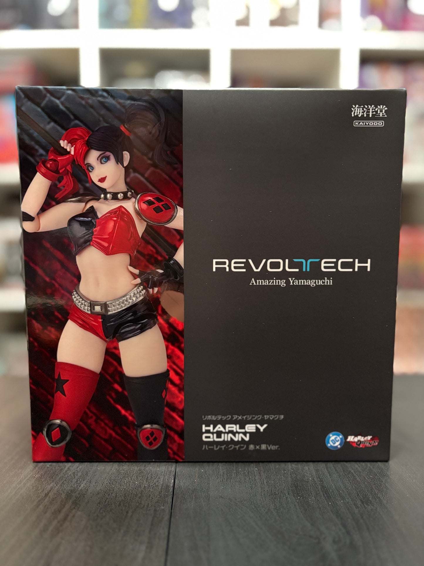 Revoltech Amazing Yamaguchi Harley Quinn Red x Black Ver. with Limited Bonus Winking/Bubblegum Face