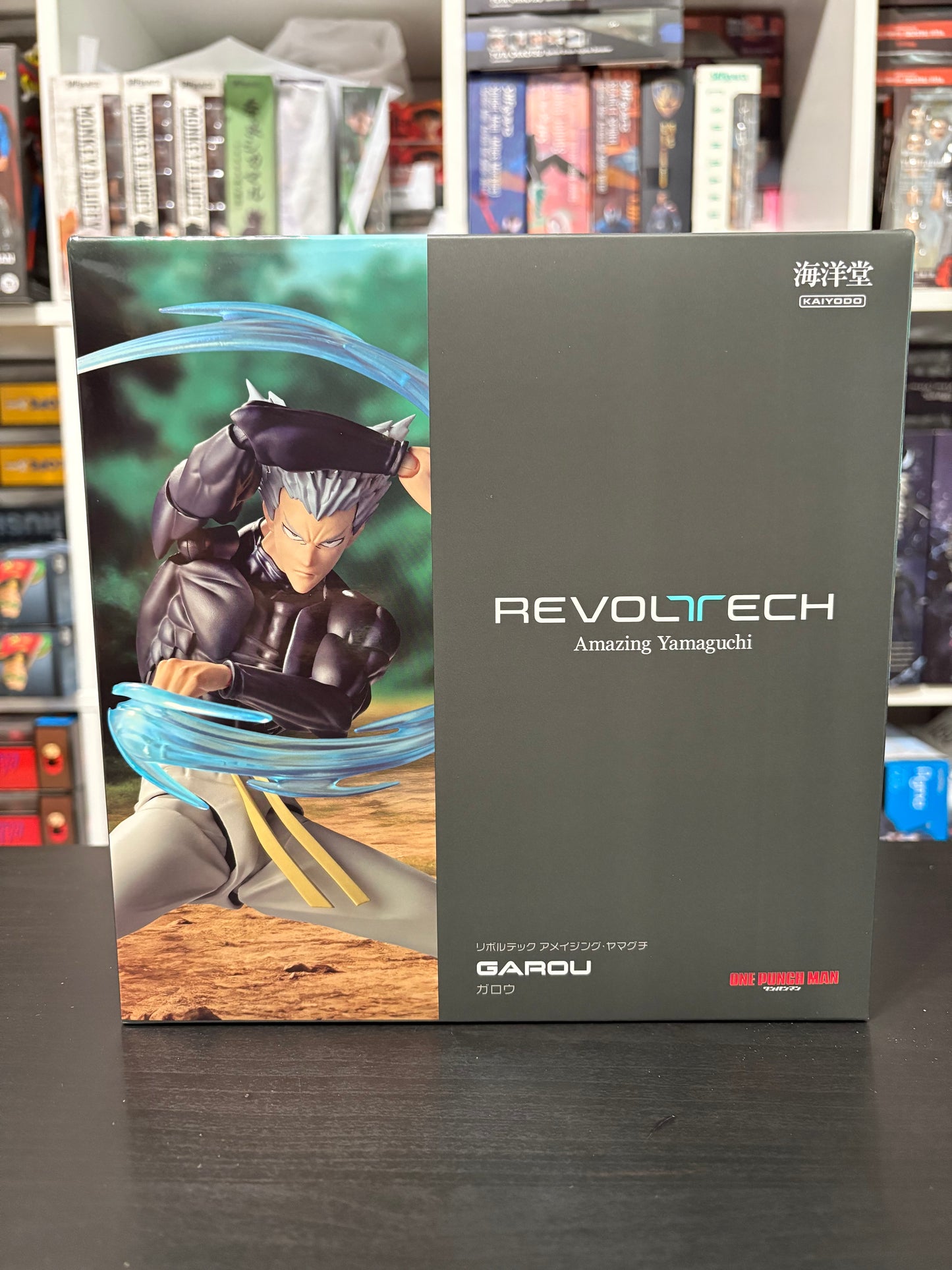 Revoltech Amazing Yamaguchi Garou One Punch Man Action Figure with Limited Bonus Face Plate