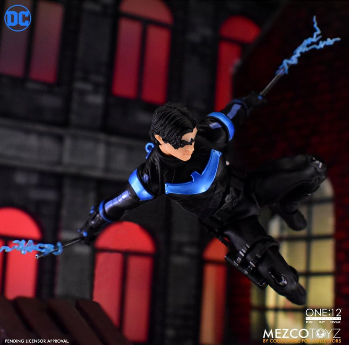 One:12 Collective Nightwing DC Comics by Mezco Toyz