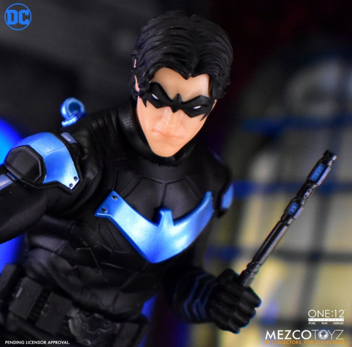 One:12 Collective Nightwing DC Comics by Mezco Toyz