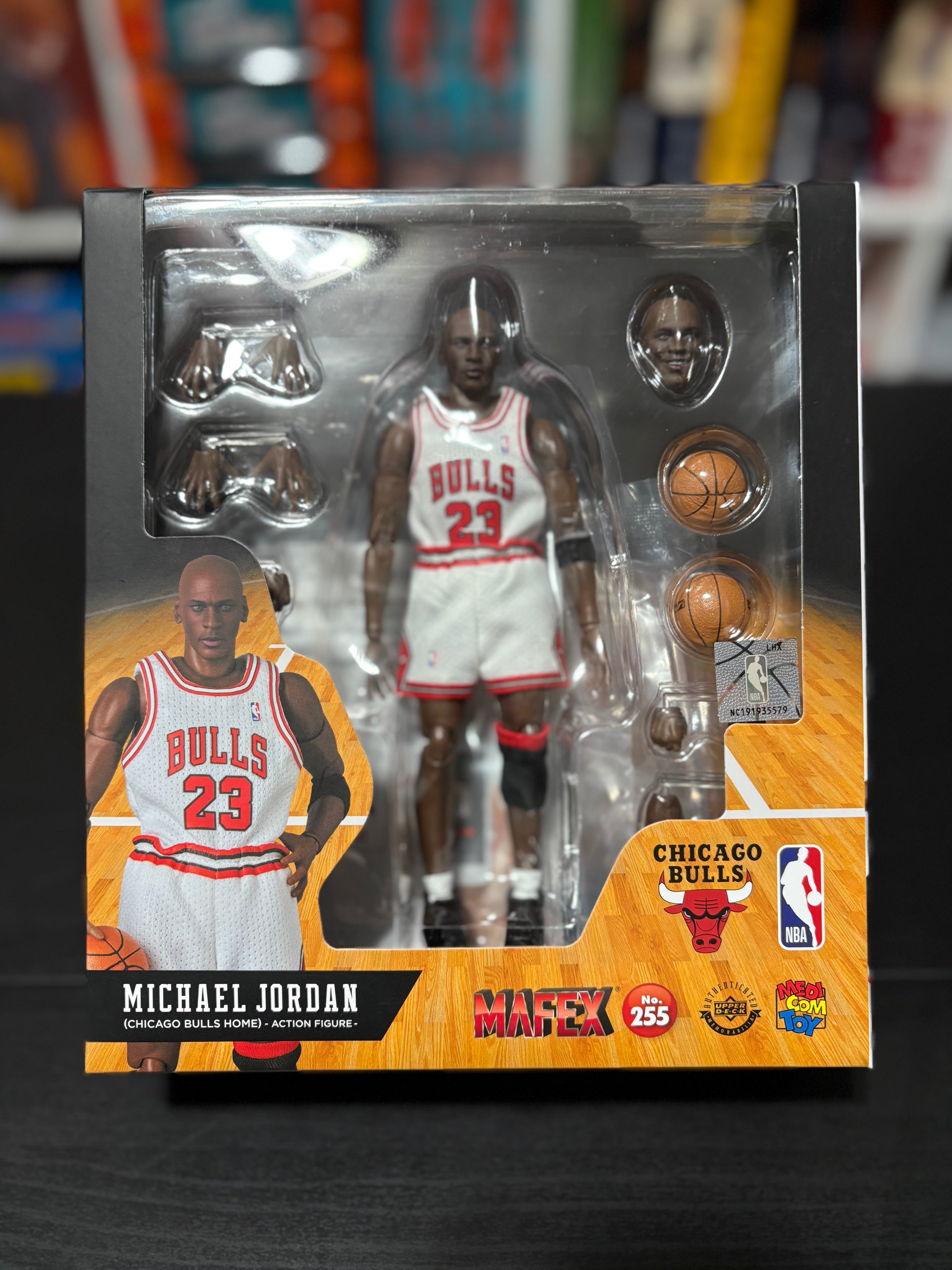MAFEX No. 255 Michael Jordan (Chicago Bulls Home) by Medicom