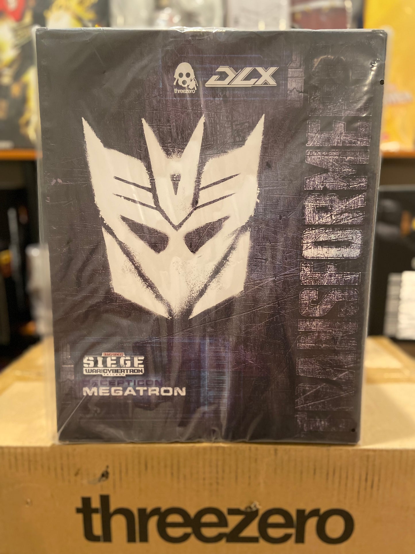 DLX Megatron
Transformers: War For Cybertron Trilogy by Hasbro x Threezero