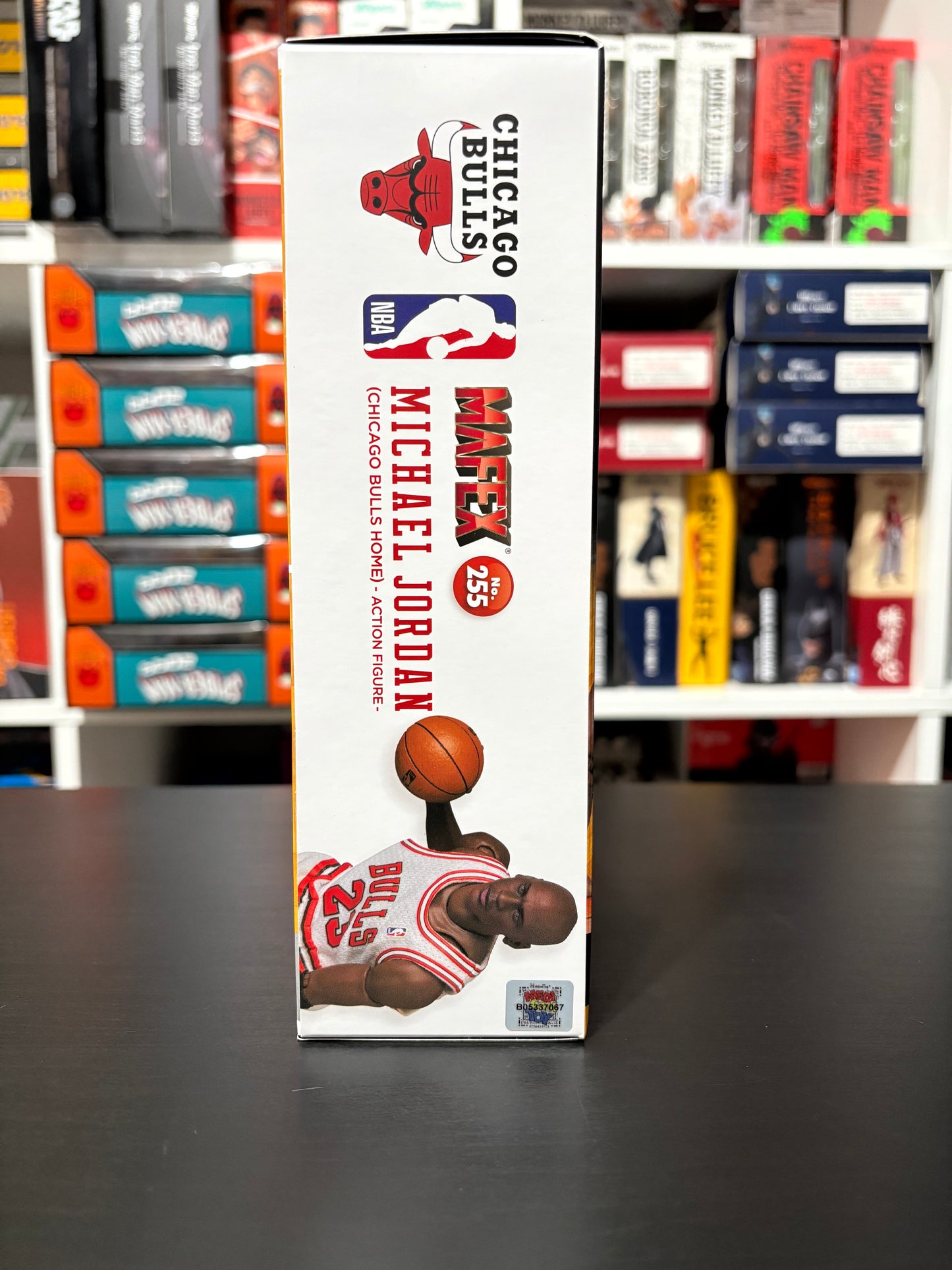 MAFEX No. 255 Michael Jordan (Chicago Bulls Home) by Medicom