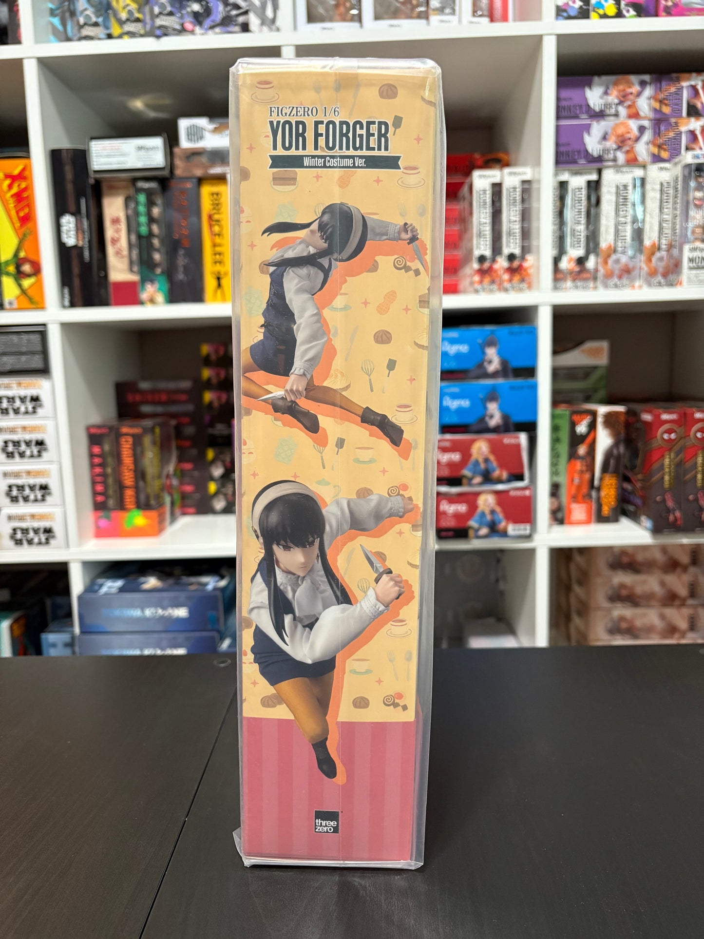 Spy x Family Code: White Yor Forger Winter Costume Version 1:6 Scale FigZero by 
Threezero